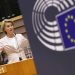 La presidenta de la Comisión Europea, Ursula von der Leyen, habla al Parlamento Europeo en Bruselas. Un organismo supervisor independiente de la UE ha pedido que se investigue el acuerdo comercial del bloque con el Mercosur, una unión aduanera de cuatro países sudamericanos. Foto: Yves Herman, Pool Photo via AP