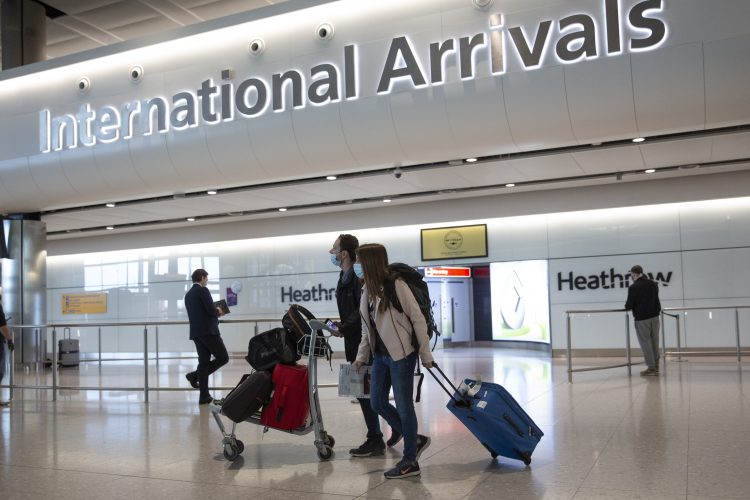 Escasa actividad en el aeropuerto de Heathrow, en Londres. Foto: Matt Dunham, archivo