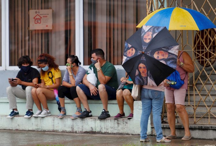 Desde Habana del Este, La Lisa y Arroyo Naranjo fueron reportados los contagios por el virus Sars-CoV-2 hoy en Cuba. Foto: Yander Zamora/EFE