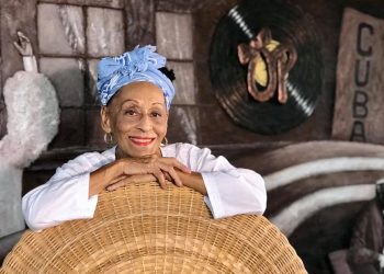 La cantante Omara Portuondo en su casa habanera el pasado 1 de julio. Foto: https://www.facebook.com/OmaraPortuondo