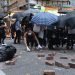 Los manifestantes salieron a las calles hoy, aniversario del traspaso de Hong Kong del dominio británico al chino. Según la fuerza policial de Hong Kong, se han realizado más de 70 detenciones. Foto: MIGUEL CANDELA/EFE/EPA