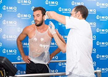 El extremo Iñigo Lekue es sometido a pruebas médicas el 12 de agosto de 2020, en el día en que seis jugadores del Athletic Club han dado positivo en "las pruebas PCR y serológicas" de coronavirus practicadas a los futbolistas del conjunto bilbaíno. Foto: EFE/Athletic Club.