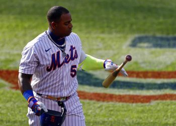 Yoenis Céspedes de los Mets de Nueva York tras poncharse en un juego ante los Bravos de Atlanta, el sábado 25 de julio de 2020. (AP Foto/Adam Hunger)