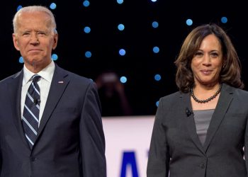 Joe Biden y Kamala Harris el 31 de julio de 2019 en Detroit, Michigan, durante el segundo debate presidencial. Foto: Breaking 911.