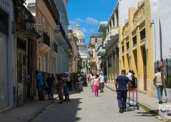 En cuanto a las regiones desde las cuales fueron realizados los diagnósticos: La Habana reportó 36 contagios; Artemisa, seis; mientras que Villa Clara y Las Tunas dieron cuenta de uno cada una.   Foto: Otmaro Rodríguez