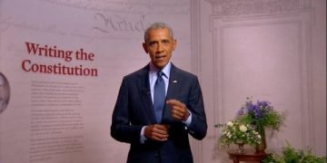 El expresidente Barack Obama durante su discurso en la tercera noche de la Convención Nacional Demócrata. Foto; AP.