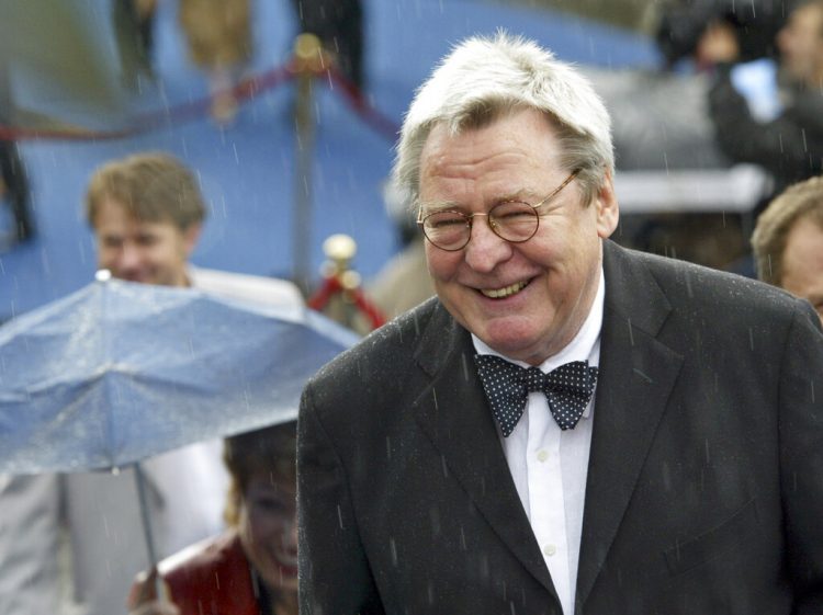 Alan Parker llegando a la ceremonia de inauguración del 26 Festival de Cine Internacional de Moscú el 18 de junio de 2004. Foto: Misha Japaridze/AP/Archivo,