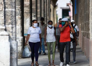 Cuba acumula 277 mil 863 pruebas realizadas desde marzo, y de ellas 2 mil 701 han sido positivas. El número de casos activos llegaban hoy a 229. Foto: Yander Zamora/EFE