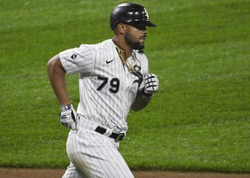 El cubano José Abreu, de los Medias Blancas de Chicago, recorre las bases luego de conectar un jonrón de tres carreras en la quinta entrada del juego ante los Tigres de Detroit, el sábado 12 de septiembre de 2020 (AP Foto/David Banks)