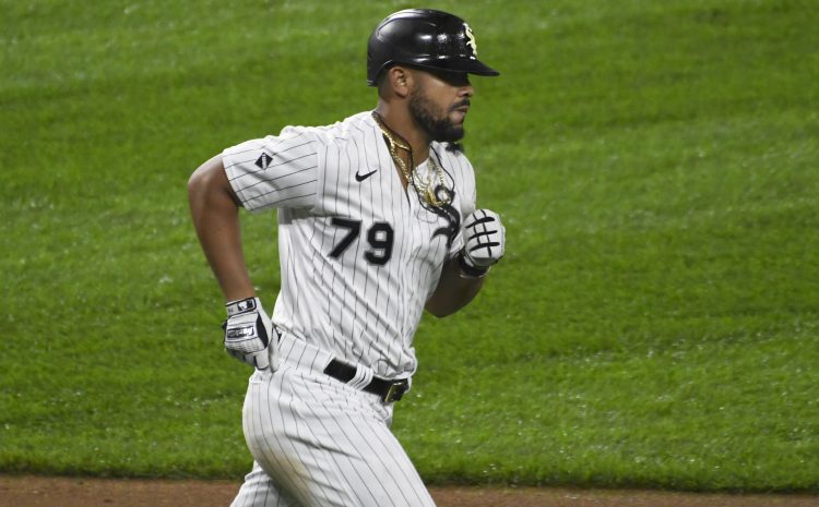 El cubano José Abreu, de los Medias Blancas de Chicago, recorre las bases luego de conectar un jonrón de tres carreras en la quinta entrada del juego ante los Tigres de Detroit, el sábado 12 de septiembre de 2020 (AP Foto/David Banks)