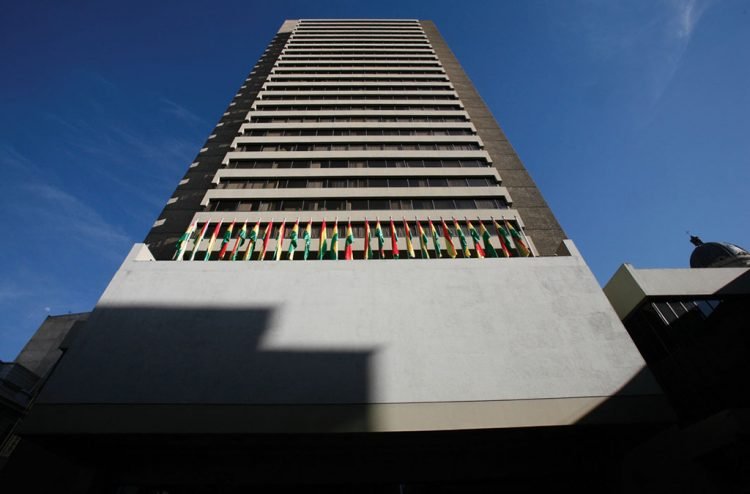 Edificio principal del Banco Central de Bolivia, en el centro de La Paz. Foto: Radio Fide.