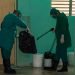 Labores de desinfección en Camagüey durante la pandemia de la COVID-19. Foto: Leandro Pérez/Adelante/Archivo.