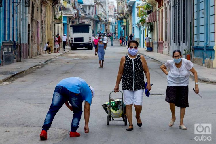 Predominaron los hombres por sobre las mujeres (54-12) y, con este dato, el 51% de los contagiados, hasta la fecha, corresponde al género masculino, según Durán. Foto: Otmaro Rodríguez.