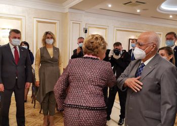 El viceprimer ministro de Cuba, Ricardo Cabrisas, se reunió con Valentina Matvienko, presidenta del Consejo de la Federación de Rusia. Foto: @AnaTeresitaGF/Twitter.