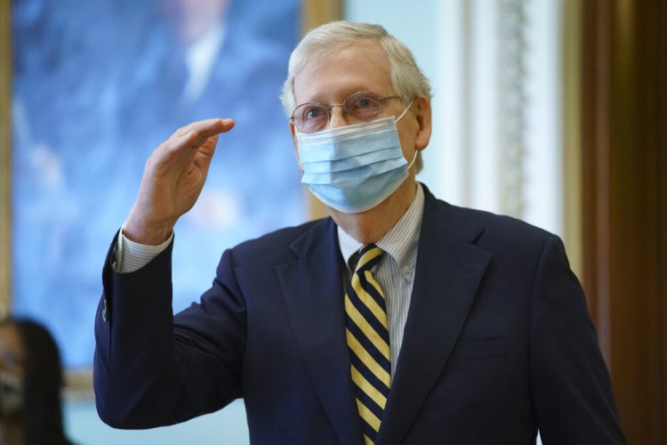 El líder de la mayoría en el Senado, el republicano Mitch McConnell, en el Capitolio, en Washington, el lunes 21 de septiembre de 2020. Foto: L. Scott Applewhite/AP.