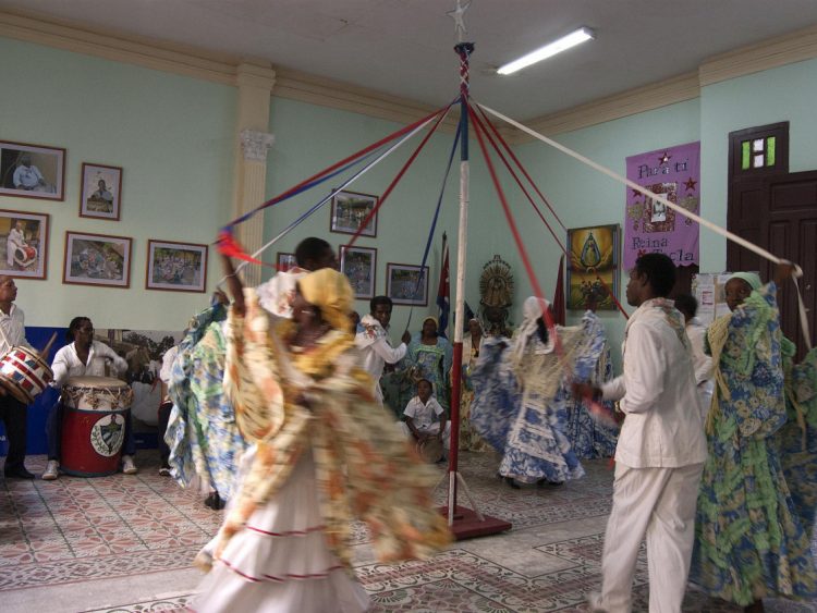 Tumba Francesa La Caridad, de  Santiago de Cuba. Foto: Globe Secret.