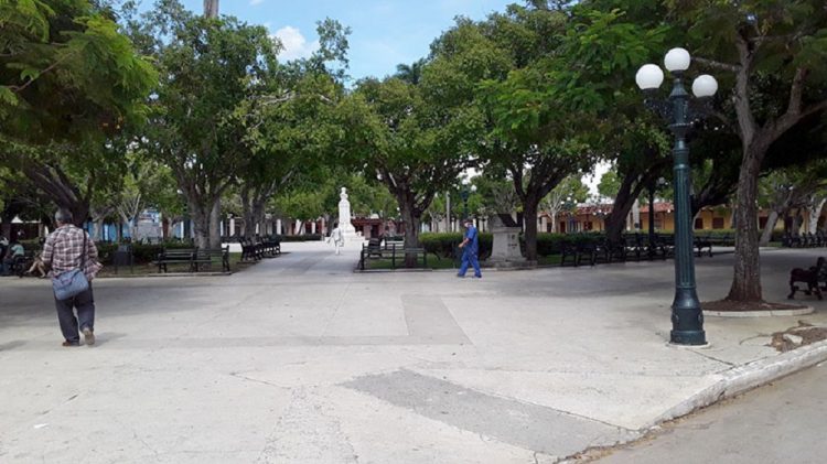 Los municipios avileños de Venezuela, Majagua, Baraguá, Bolivia, Florencia, Morón y el municipio cabecera reportaron casos de coronavirus este día. Foto: Parque Martí, del municipio cabecera/ Alden Hernández Díaz, vía invasor.cu