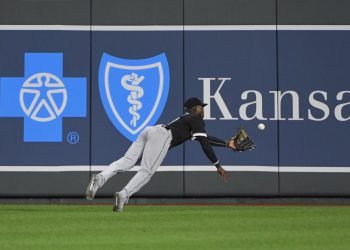 Luis Robert fue uno de los jugadores más emocionantes del béisbol en la pasada temporada, en la que ganó el Guante de Oro. Foto: Chicago White Sox.