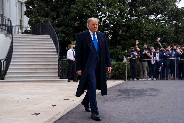 El presidente de Estados Unidos, Donald J. Trump, habla con la prensa en la Casa Blanca en Washington (EE.UU.), el martes 27 de octubre de 2020. Foto: Jim Lo Scalzo / EFE.