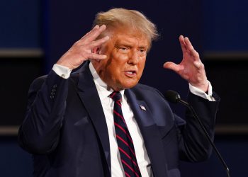 El expresidente de Estados Unidos, Donald Trump, hace gestos en el primer debate presidencial del martes 29 de septiembre de 2020 en la Clínica Cleveland de la Universidad Case Western en Cleveland, Ohio. Foto: Patrick Semansky / AP / Archivo.