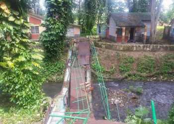 Puente derrumbado en un centro de aislamiento en Matanzas, en el occidente de Cuba. Foto: TV Yumurí.