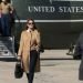 Hope Hicks camina hacia el Air Force One para acompañar al presidente Donald Trump a Cleveland el miércoles 30 de septiembre de 2020. Foto: Alex Brandon/AP.