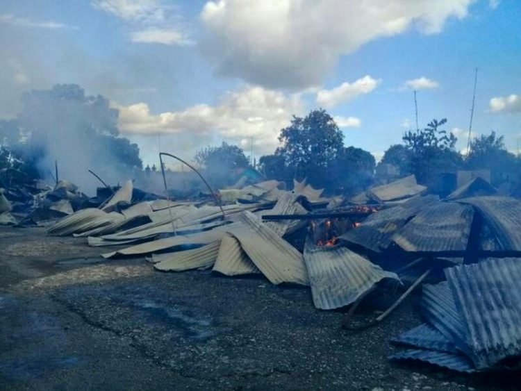 El voraz incendio redujo a escombros 15 viviendas del poblado santiaguero de Mella. Foto: radiotitan.icrt.cu