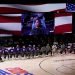 El 6 de octubre, integrantes de los Lakers de Los Ángeles se hincan durante el himno nacional antes del cuarto juego de las Finales de la NBA ante el Heat de Miami. Foto: John Raoux/AP.