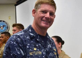 El capitán John R. Nettleton durante su estancia en la Base Naval de Guantánamo, como comandante de ese enclave estadounidense en el oriente de Cuba. Foto: Perfil de Facebook de la Base Naval de Guantánamo.