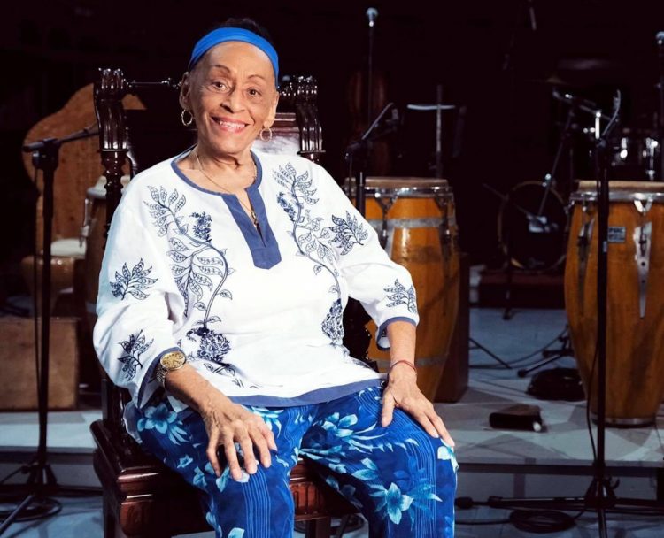 La legendaria cantante cubana Omara Portuondo celebra sus 90 años. Foto: @OmaraPortuondo / Twitter.