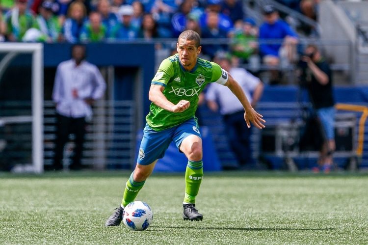 Osvaldo Alonso con el Seattle Sounders, equipo con el que brilló durante una década antes de fichar por Minnesota. Foto: Jennifer Buchanan-USA TODAY Sports.