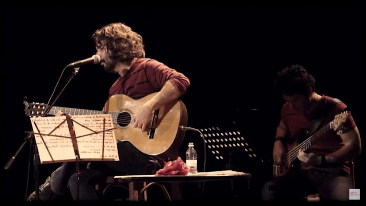 El trovador Santiago Feliú y el maestro Frank Fernández protagonizan "El mambí". Foto; Huella Cubana.