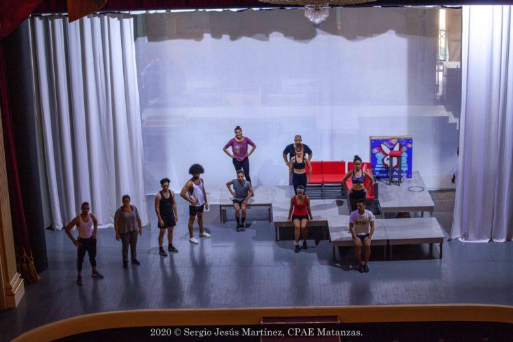 Ensayo en el teatro Sauto de Matanzas de “Todos los hombres son iguales”. Foto: Sergio Martínez.