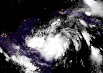 Imagen de satélite de la tormenta tropical Zeta. Foto: National Hurricane Center/Facebook.