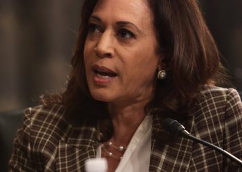 La candidata demócrata a la Vicepresidencia de EEUU, Kamala Harris, aseguró este martes en una entrevista con Efe que si Biden y ella llegan a la Casa Blanca derogarán las restricciones que Trump ha impuesto sobre la isla, aunque el fin del bloqueo no ocurrirá “pronto”. Foto: ALEX WONG/ EFE/EPA.