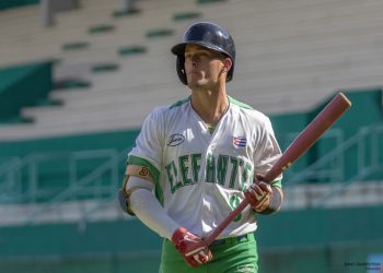 El cienfueguero César Prieto, uno de los principales prospectos del béisbol cubano, abandonó la delegación antillana que participará en el Preolímpico de las Américas en Florida. Foto: Aslam Castellón.