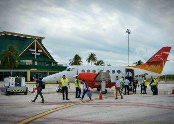 Llegada del primer vuelo comercial al Aeropuerto Internacional Frank País, de Holguín. Foto: ACN.