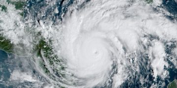 Iota se convirtió en un huracán de gran intensidad esta madrugada. Foto: National Hurricane Center/Facebook.