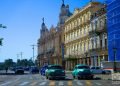 El hotel Inglaterra, con el Gran Teatro Alicia Alonso detrás, en el entorno del Prado de La Habana. Foto: Otmaro Rodríguez.