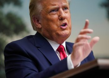 El presidente Donald Trump habla con los reporteros en la Casa Blanca el jueves 26 de noviembre de 2020, en Washington. Foto: Patrick Semansky/AP.