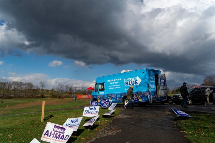 Camión de la campaña del candidato Joe Biden, al norte de Pittsburgh, Pensilvania, el domingo. Foto: Ruth Fremson/The New York Times.