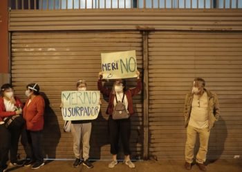 Los manifestantes rechazaron la destitución de Vizcarra y afirmaban que Merino “no es” su presidente. Foto: elcomercio.pe