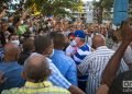 Llegada del presidente cubano Miguel Díaz-Canel a la concentración convocada por las organizaciones juveniles, para mostrar su apoyo al gobierno cubano, en el Parque Trillo de La Habana, la tarde de este domingo 29 de noviembre de 2020. Foto: Otmaro Rodríguez.