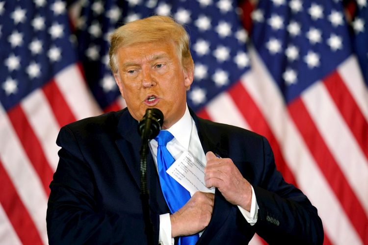 El todavía presidente de los Estados Unidos, Donald J. Trump, habla en la noche de las elecciones en un evento en la Casa Blanca en Washington, DC, EE. UU., el 4 de noviembre de 2020. Foto: Chris Kleponis / Pool / EFE / Archivo.