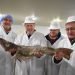 Boris Johnson haciendo campaña en el mercado de pescado de Grimsby, en 2019. Foto: IP.