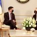 Fotografía cedida que muestra al secretario interino de Seguridad Nacional de Estados Unidos, Chad Wolf (i), y al presidente de El Salvador, Nayib Bukele (d), durante una reunión en Casa Presidencial en San Salvador, El Salvador. Foto: EFE/Cortesía Embajada de Estados Unidos.