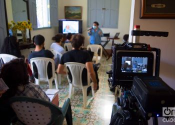 Taller del coworking audiovisual Varentierra, organizado por la productora WajirosFilms en su sede de La Habana, con jóvenes realizadores cubanos. Foto: Otmaro Rodríguez.