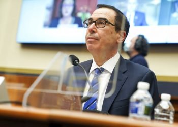 El secretario del tesoro de EEUU, Steven Mnuchin, en el Congreso en Washington el 2 de diciembre del 2020.  Foto: Greg Nash/Pool via AP.