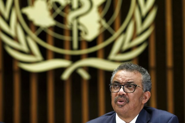 En esta imagen de archivo, tomada el 12 de febrero de 2020, Tedros Adhanom Ghebreyesus, director general de la Organización Mundial de la Salud (OMS), ofrece una declaración a reporteros sobre la respuesta al brote de coronavirus, en la sede de la OMS, en Ginebra, Suiza. Foto: Salvatore Di Nolfi/Keystone via AP/ archivo.