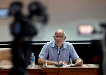 El Viceministro de Cultura cubano Fernando Rojas habla durante una conferencia de prensa, hoy en la sede del Ministerio de Cultura en La Habana Foto: Ernesto Mastrascusa/ EFE